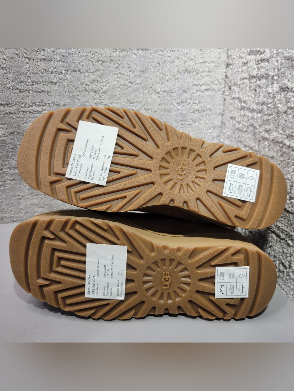 UGG Cityfunc Chelsea Women's Size US 7 Chestnut boots. - Picture 15 of 15